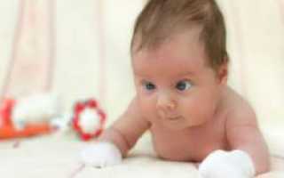 Почему новорожденный ребенок косит глазками и как ему помочь