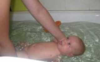 Как купать новорожденных мальчиков?