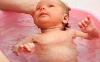 Как купать новорожденного в марганцовке