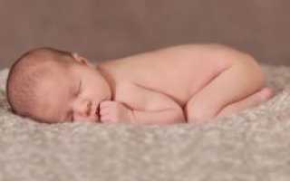 Можно ли новорожденному лежать на животе